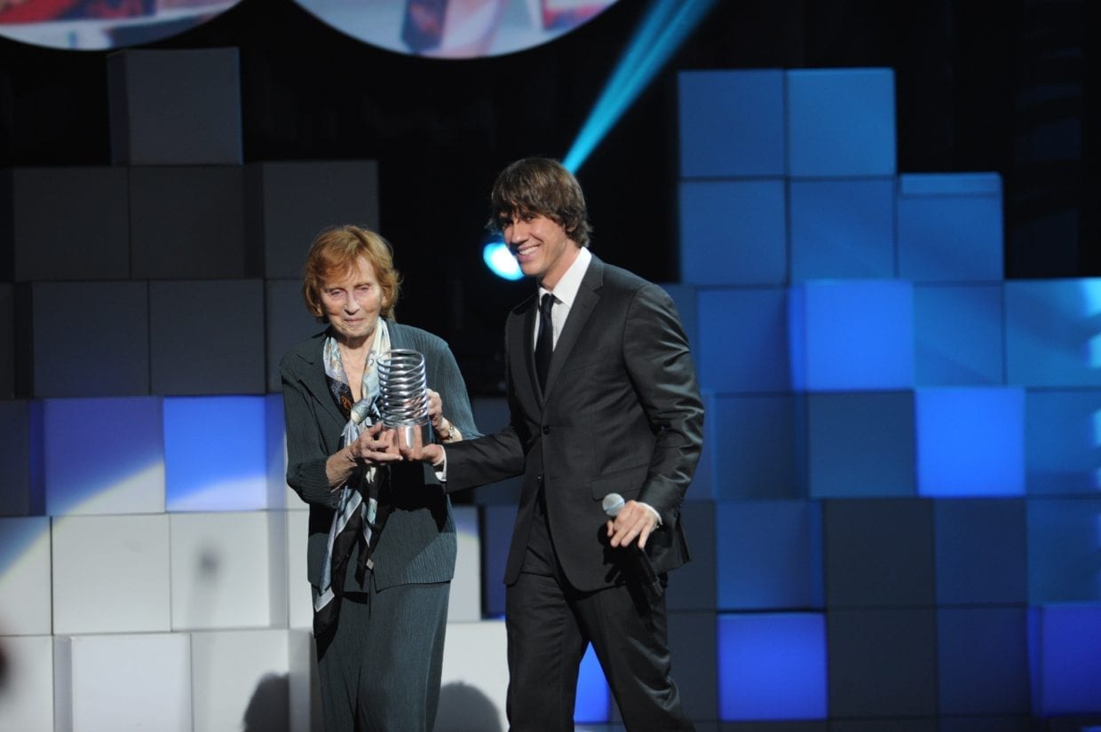 Denis Crowley Presents former teacher Red Burns with a Webby Lifetime Achievement Award at the 15th Annual Webby Awards